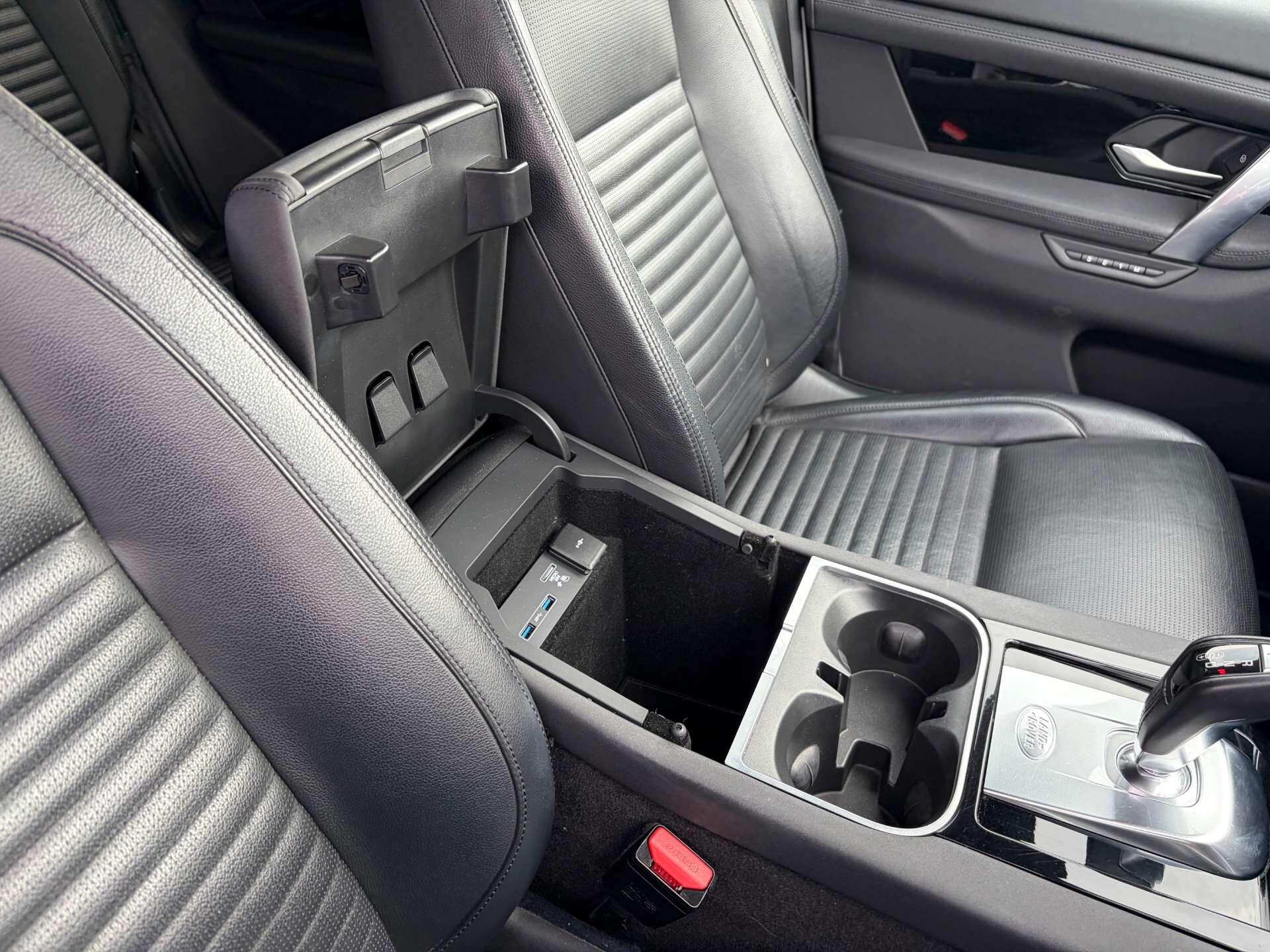 Land Rover Discovery Sport view 48