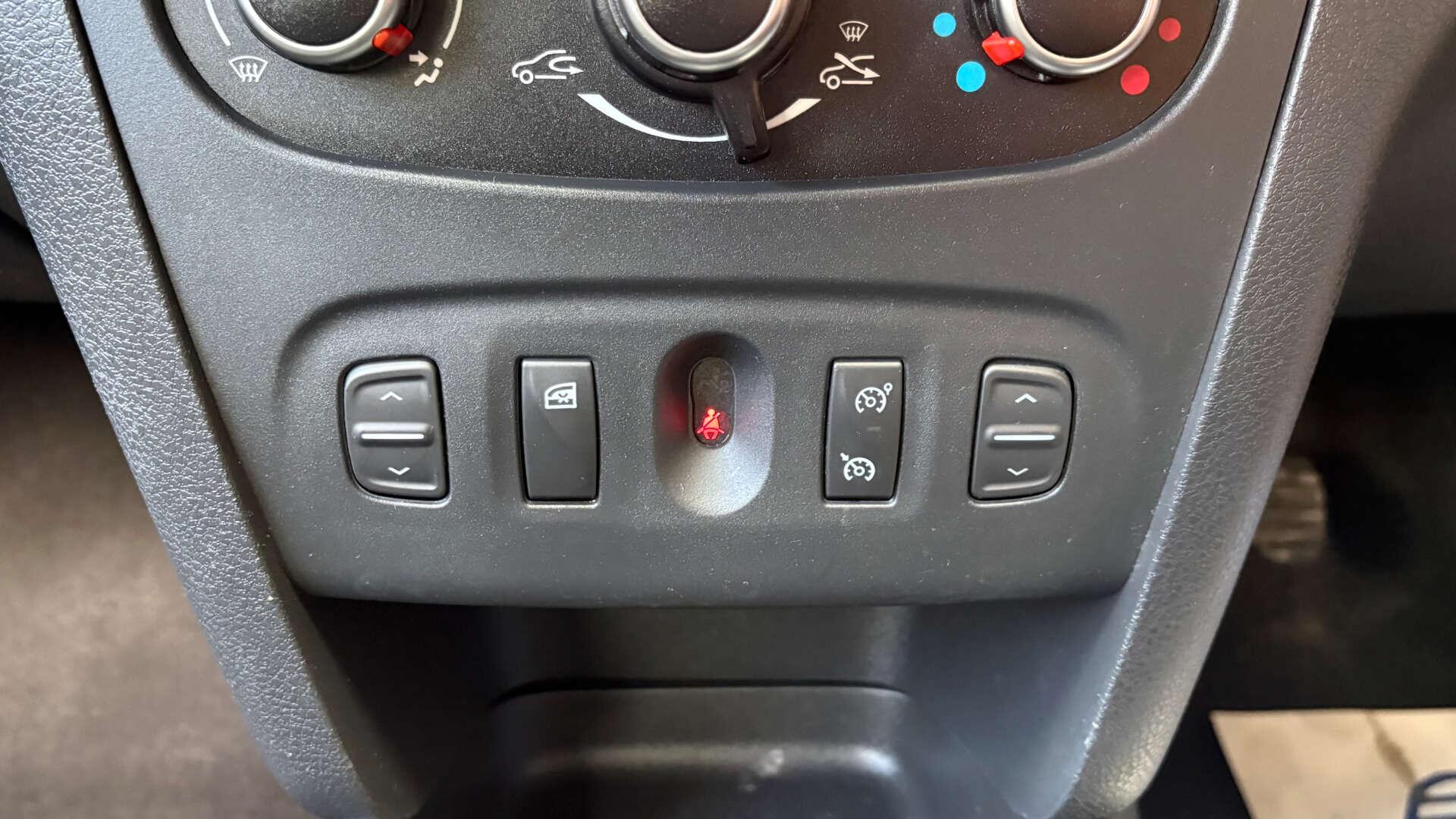 Dacia Sandero view 28