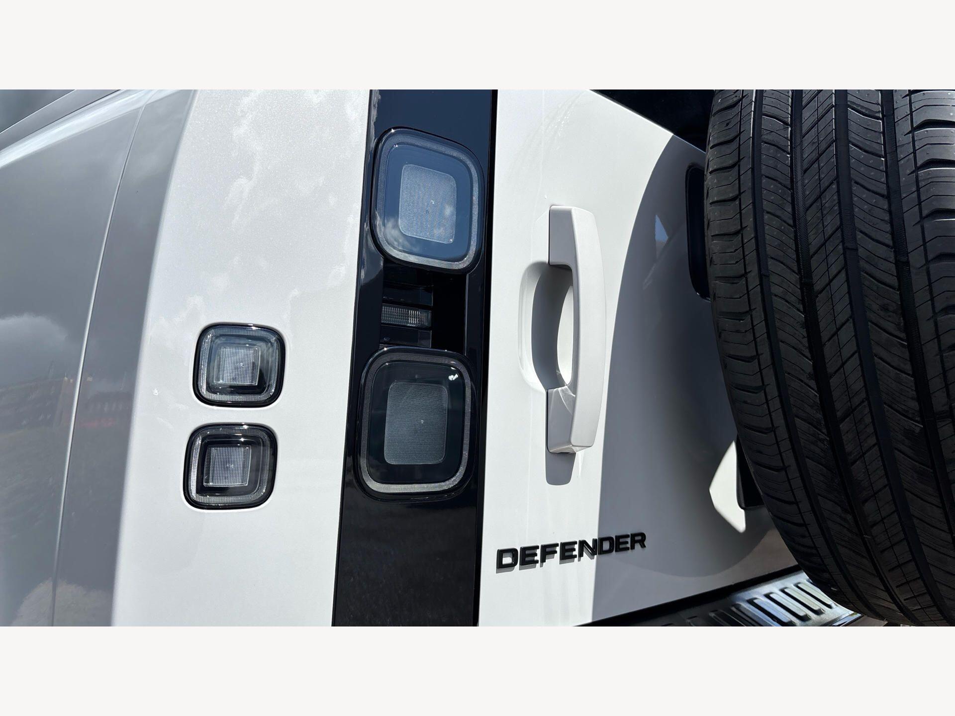 Land Rover Defender view 23