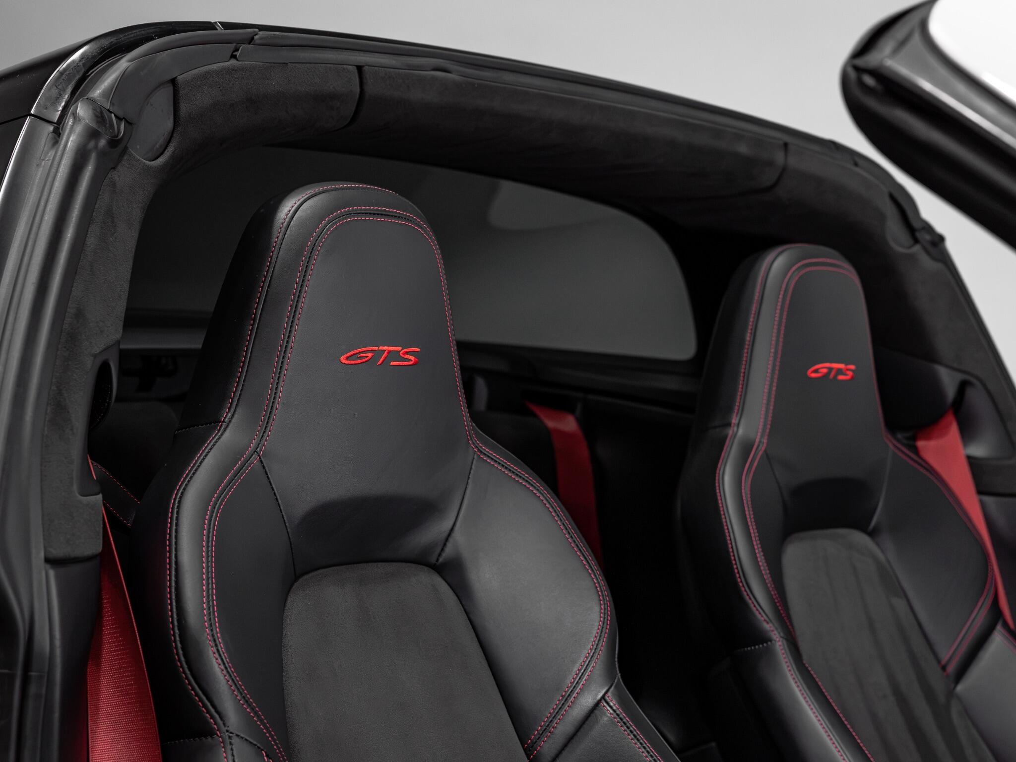 Porsche 911 view 25