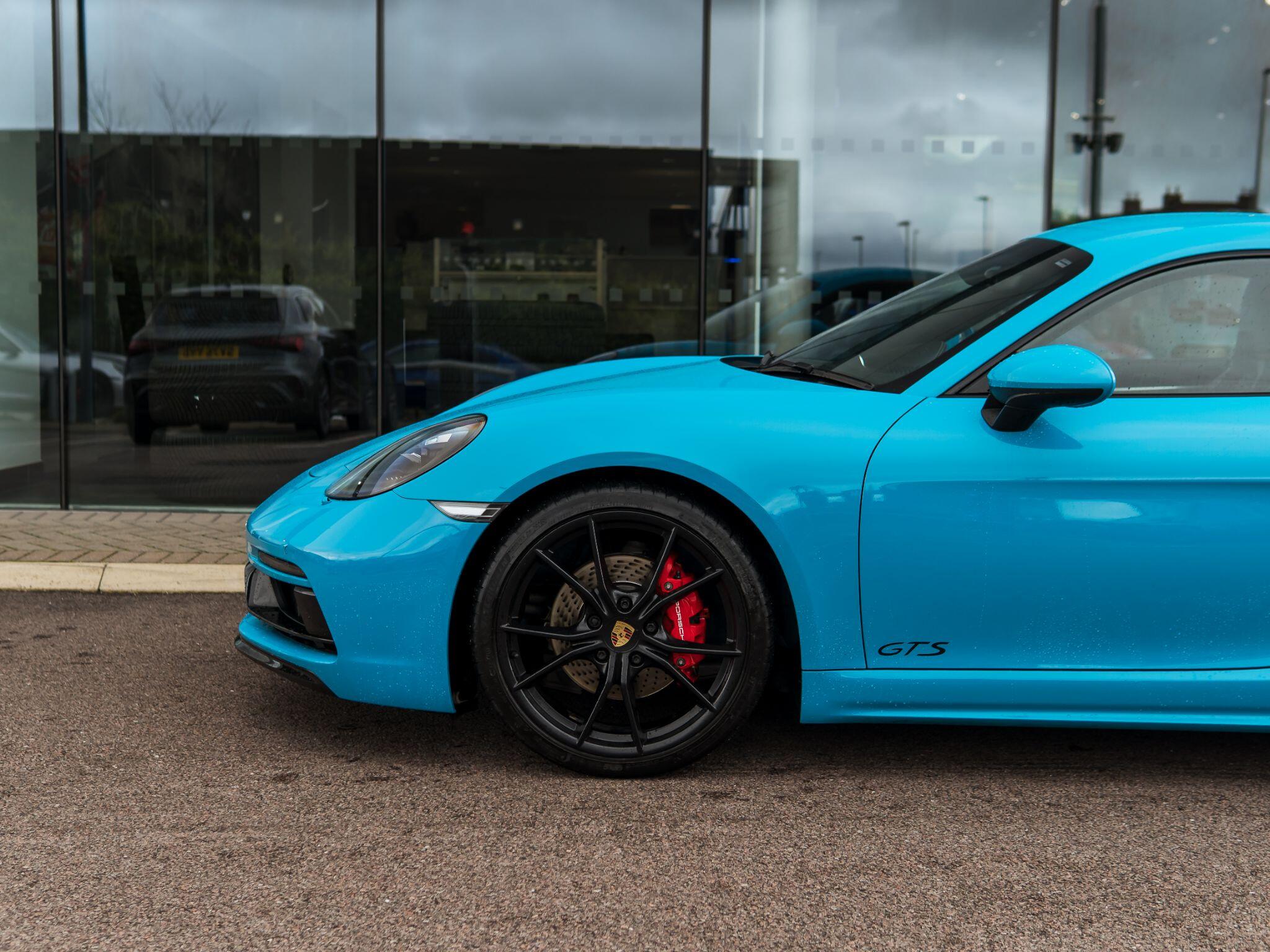 Porsche Cayman view 40