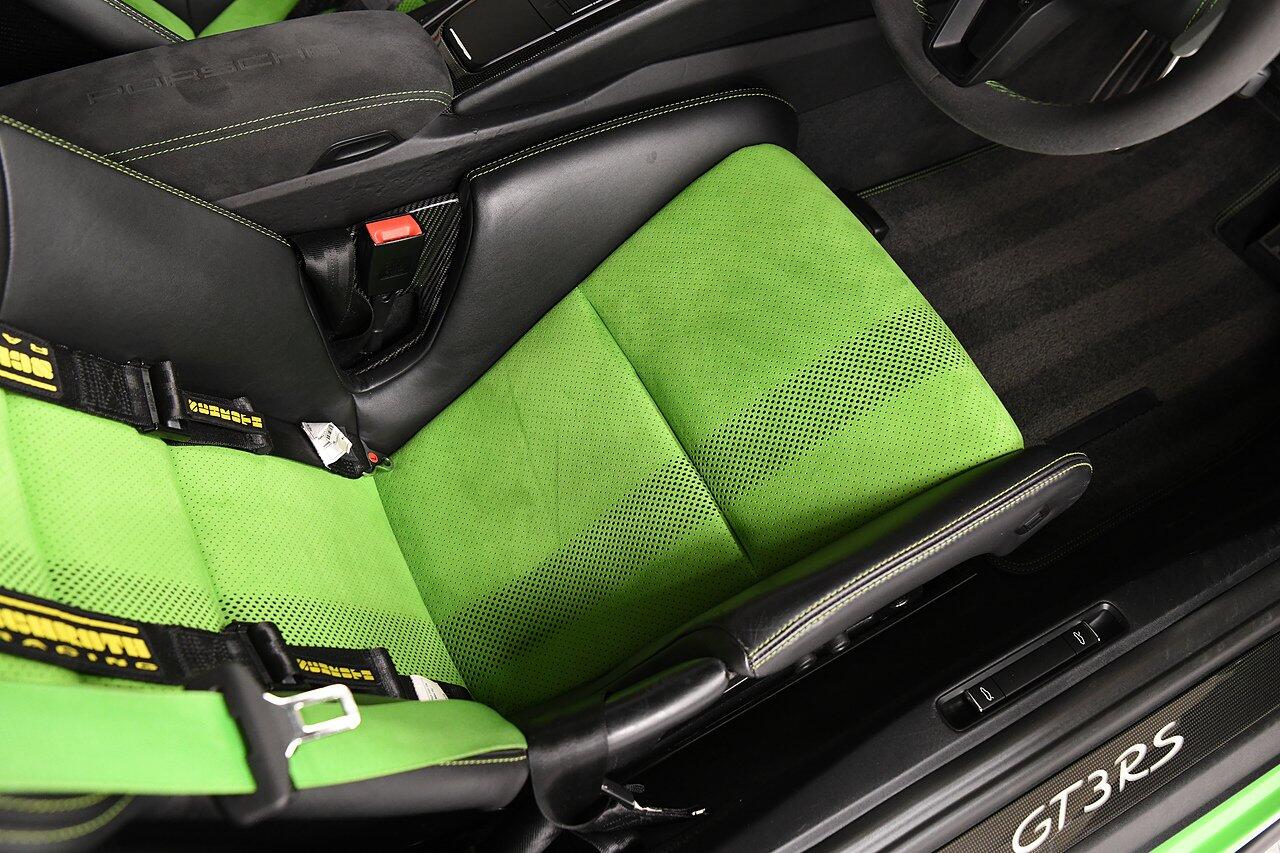 Porsche 911 view 10
