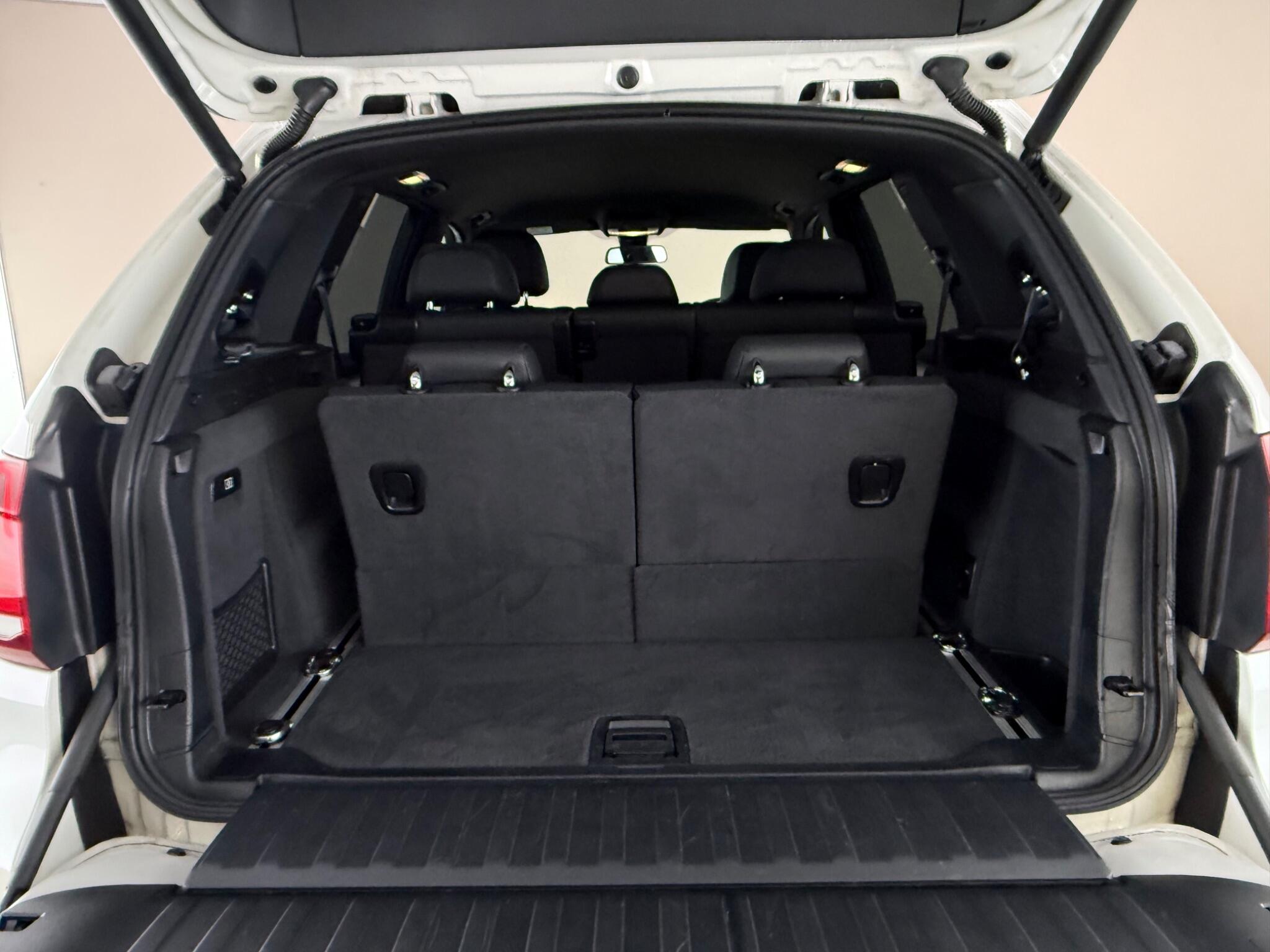 BMW X5 view 12