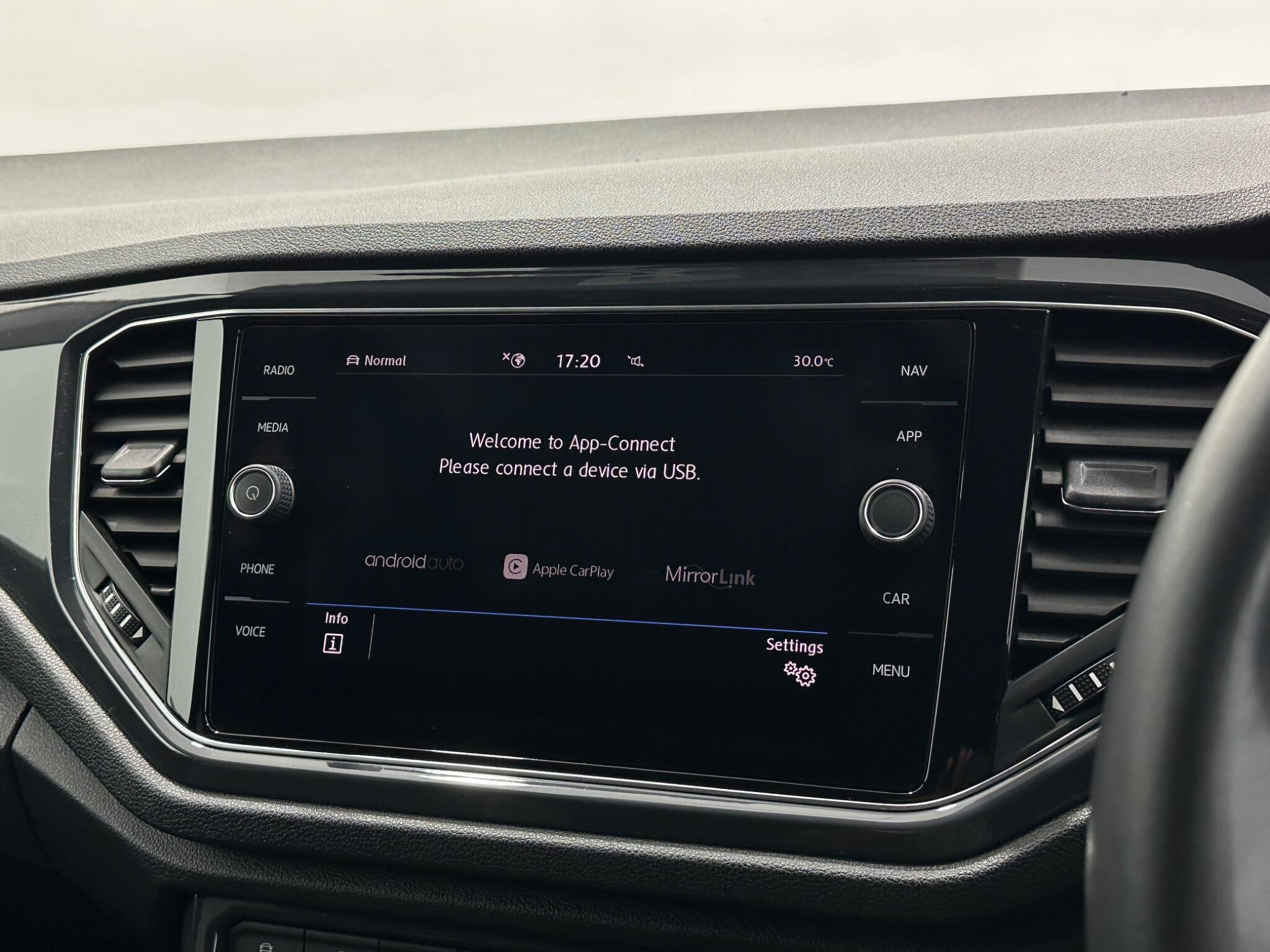 Volkswagen T-Roc view 24