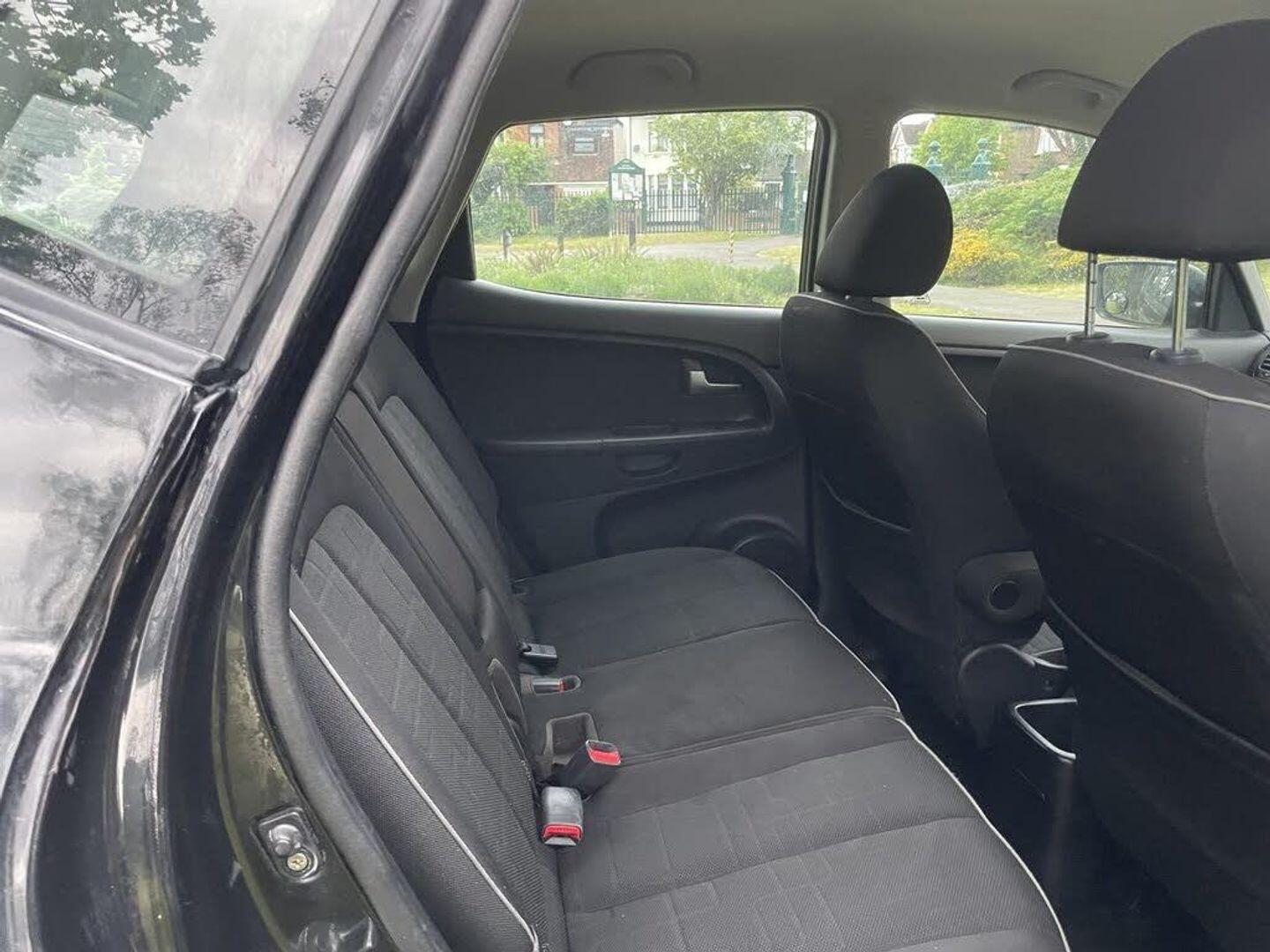 Kia Venga view 8