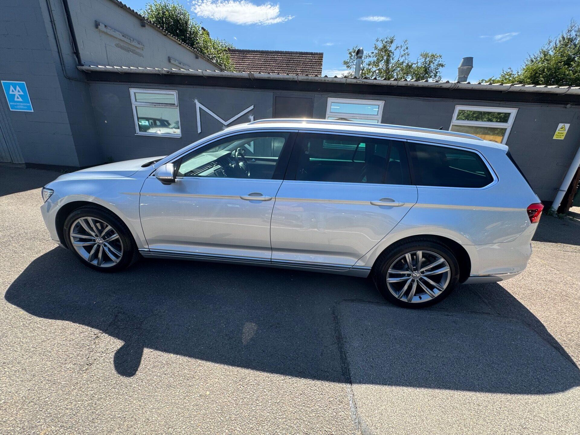 Volkswagen Passat view 7