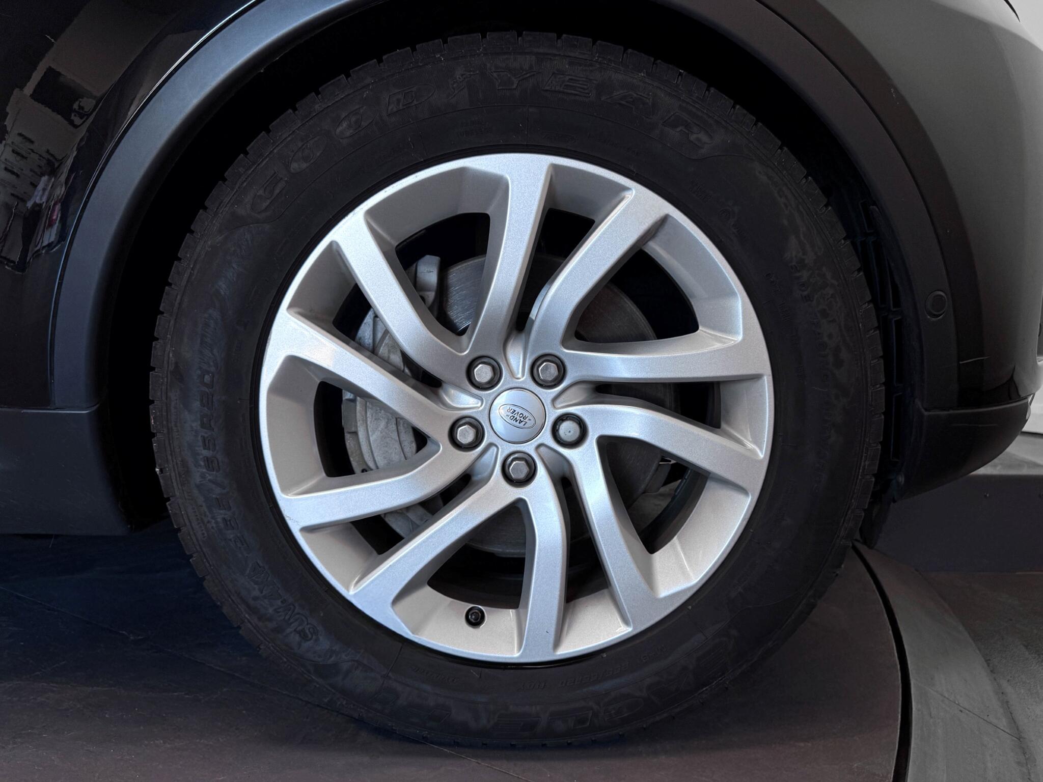 Land Rover Discovery view 65