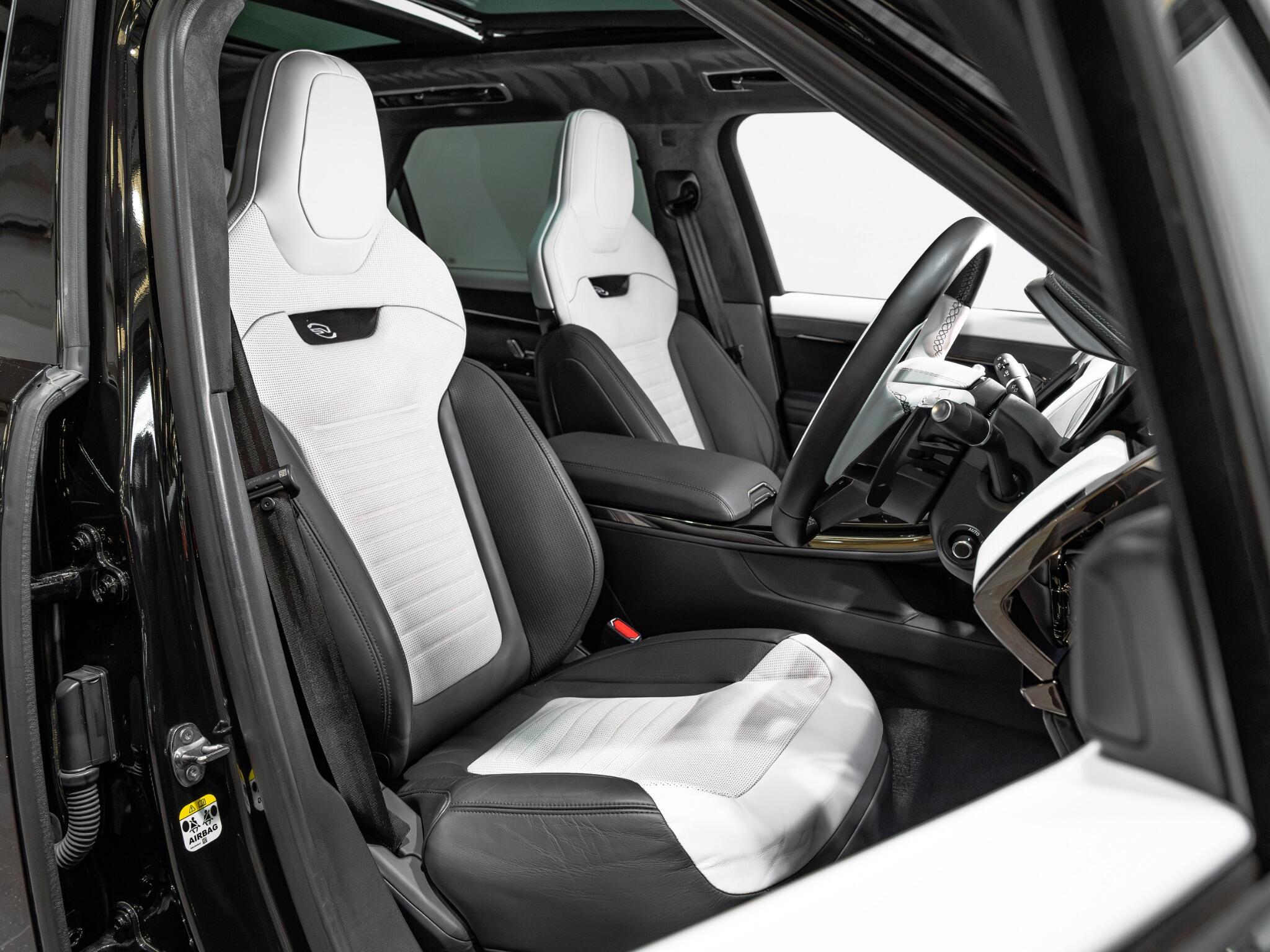 Land Rover Range Rover Sport view 2