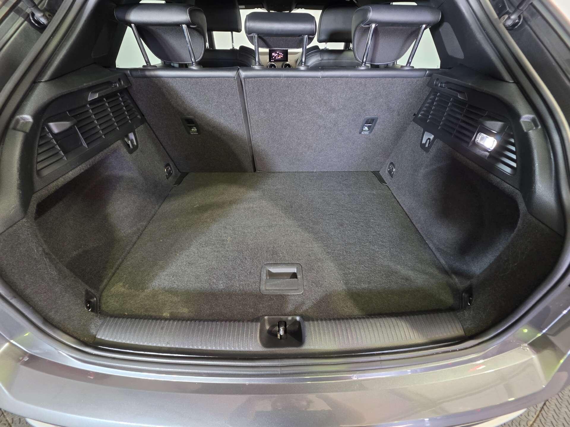 Audi Q2 view 43