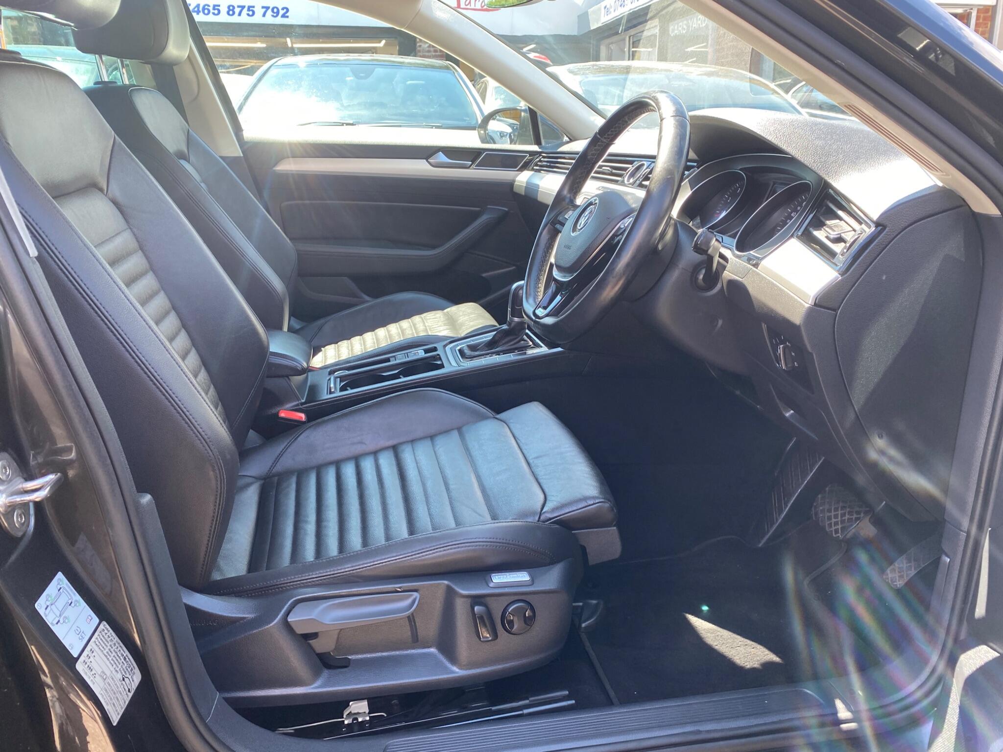 Volkswagen Passat view 17