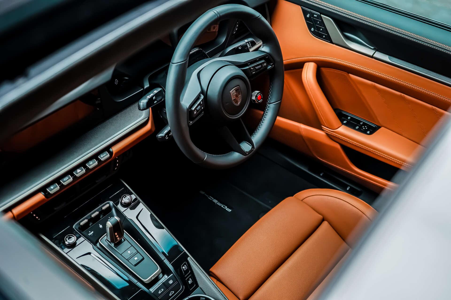 Porsche 911 view 11