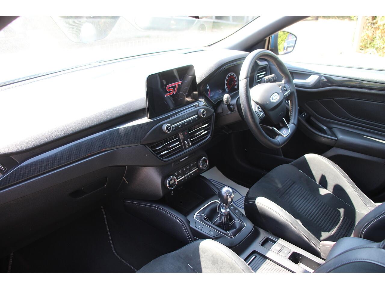 Ford Focus view 14