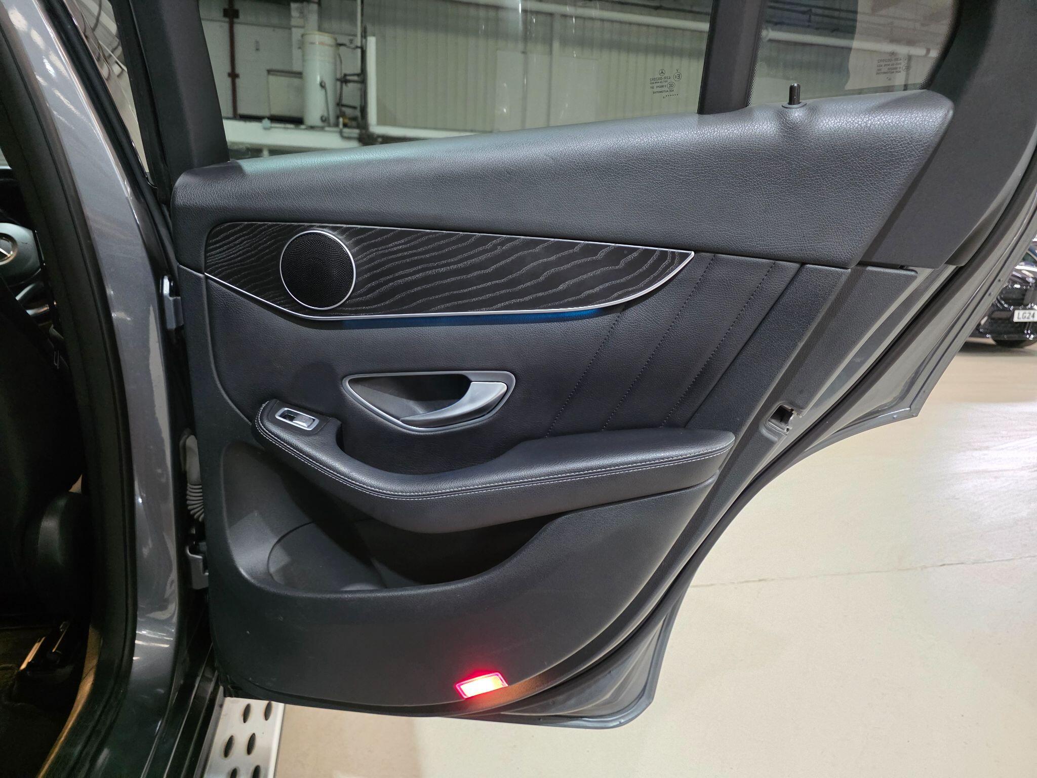 Mercedes-Benz GLC view 21