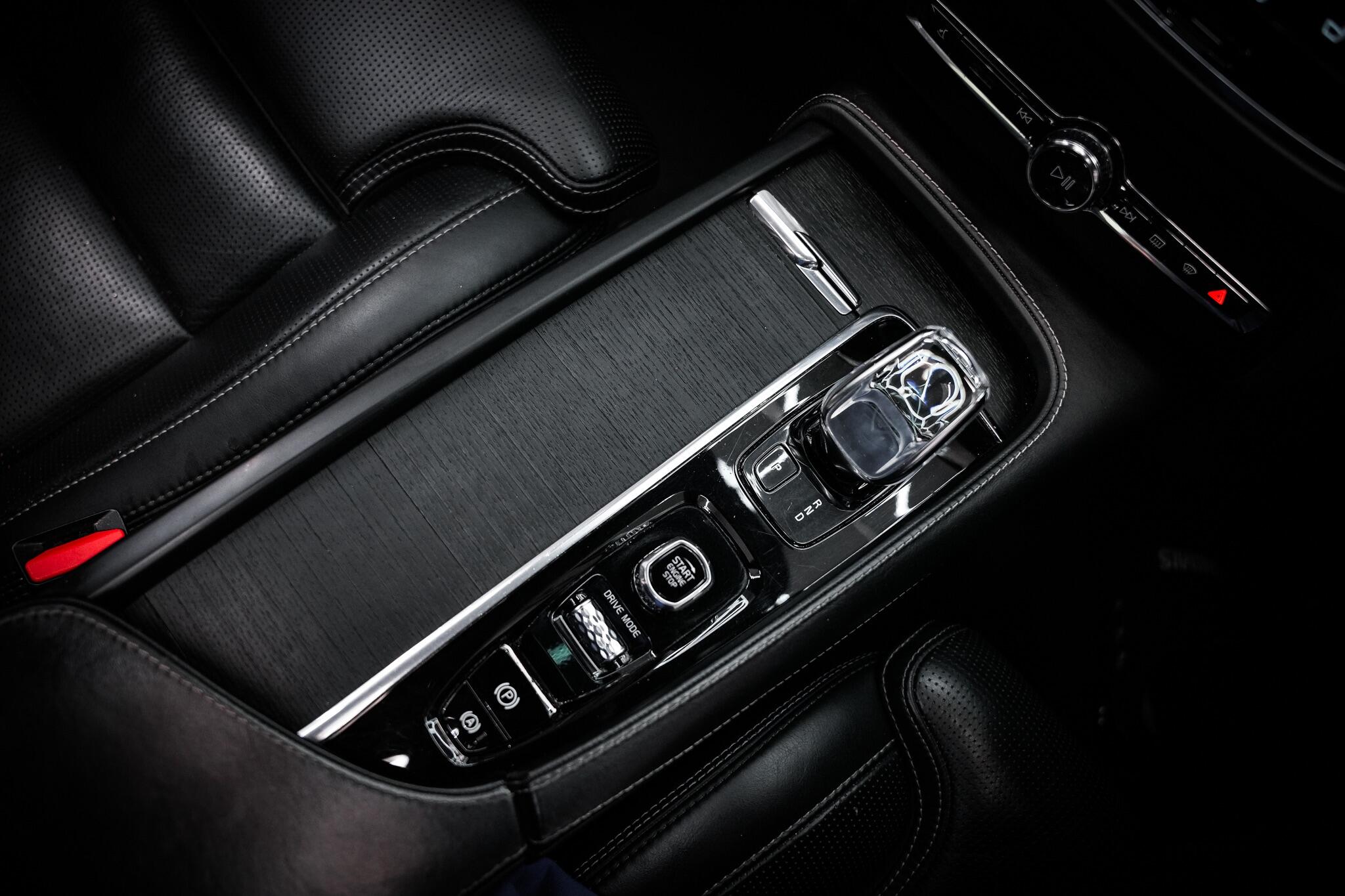 Volvo XC90 view 5