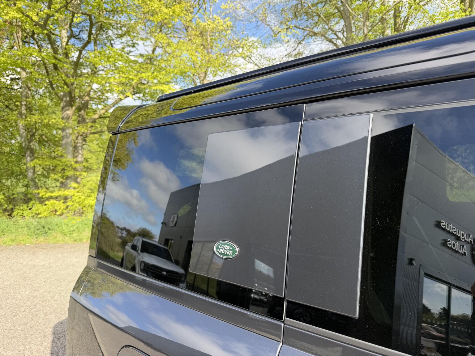 Land Rover Defender 110 view 42