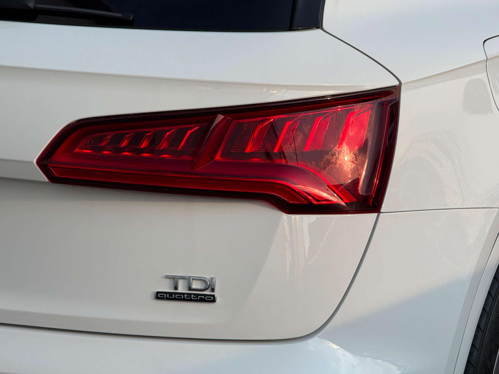 Audi Q5 view 18