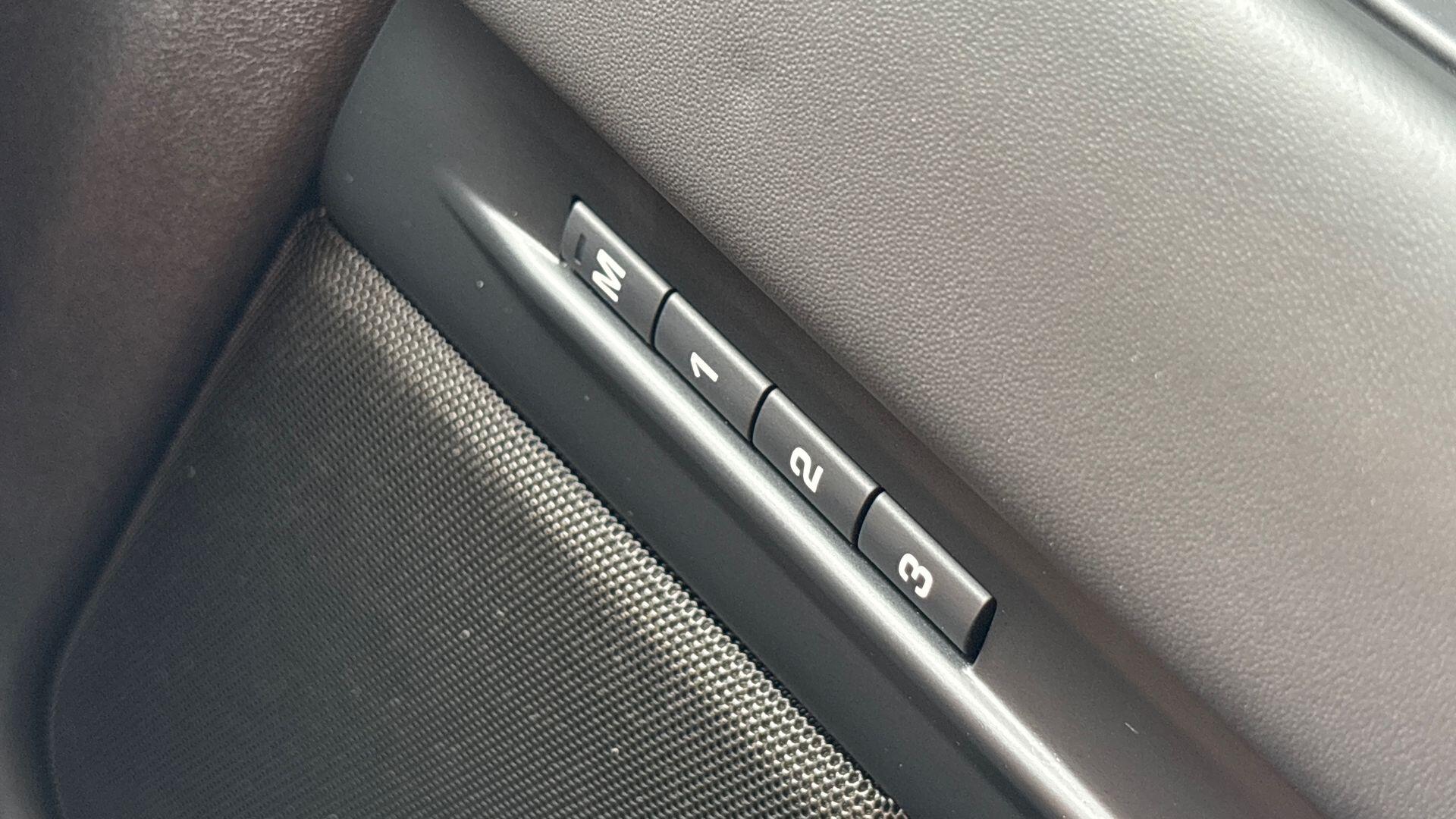 Land Rover Range Rover Evoque view 29