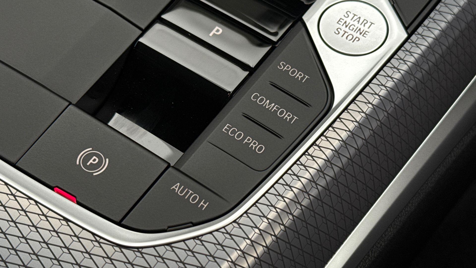 BMW 3 Series view 19