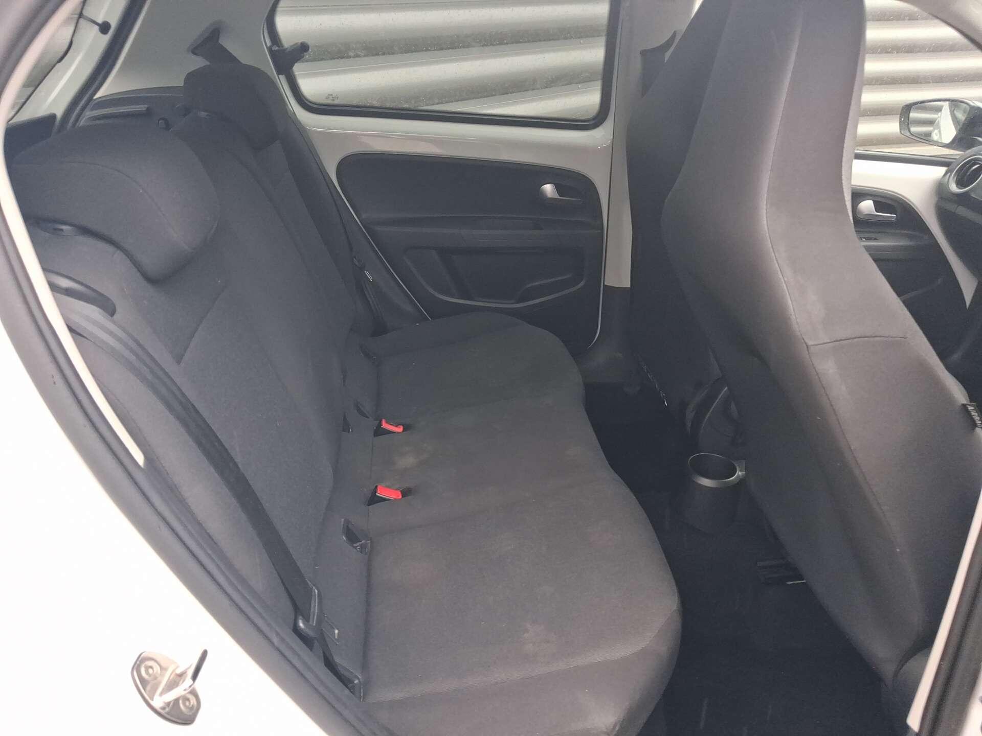 Volkswagen up! view 27