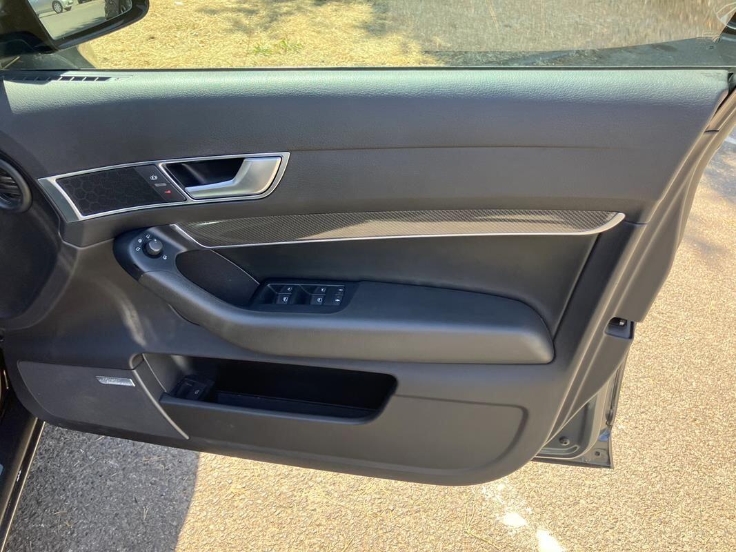 Audi S6 Avant view 7
