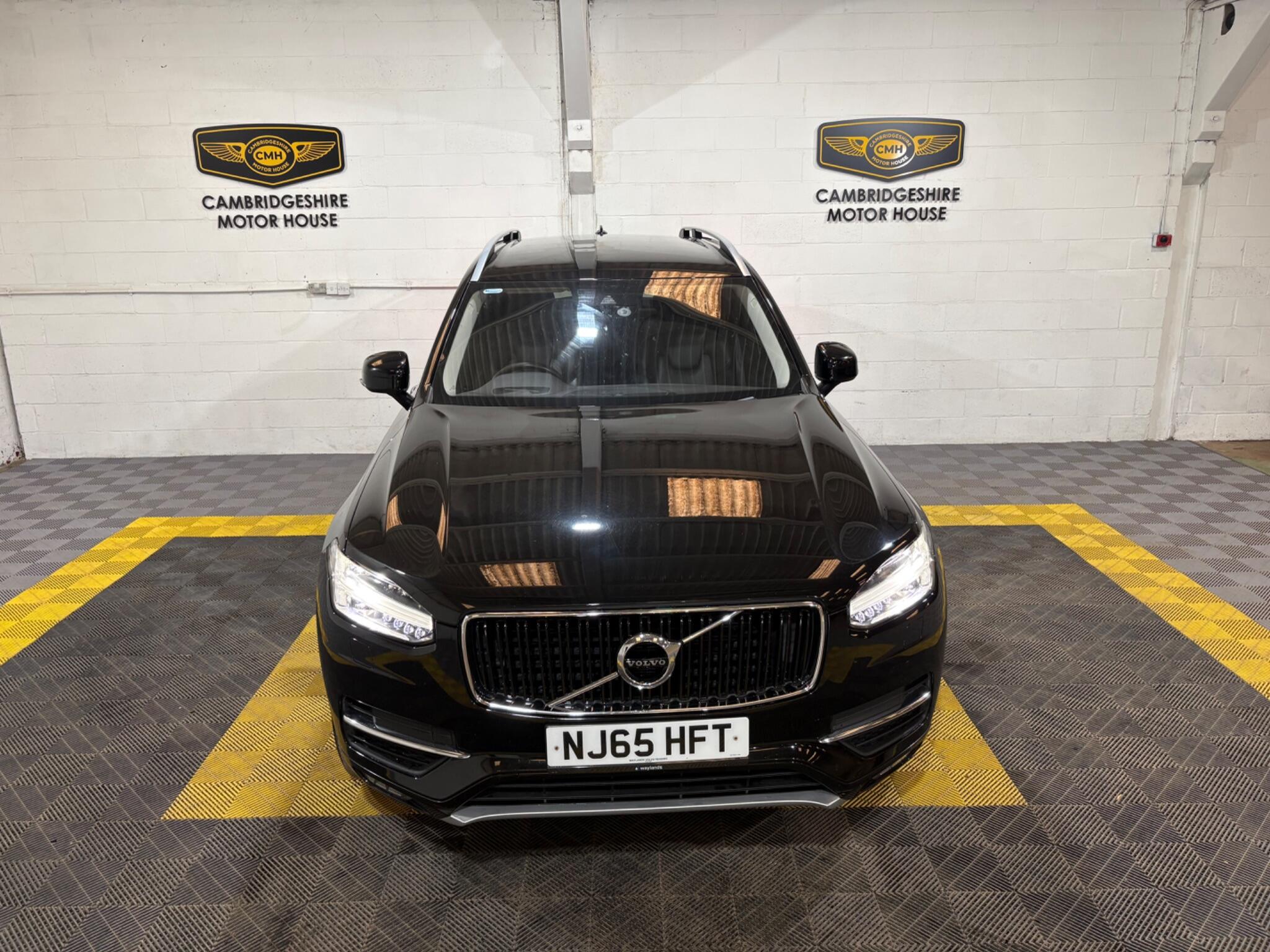 Volvo XC90 view 2