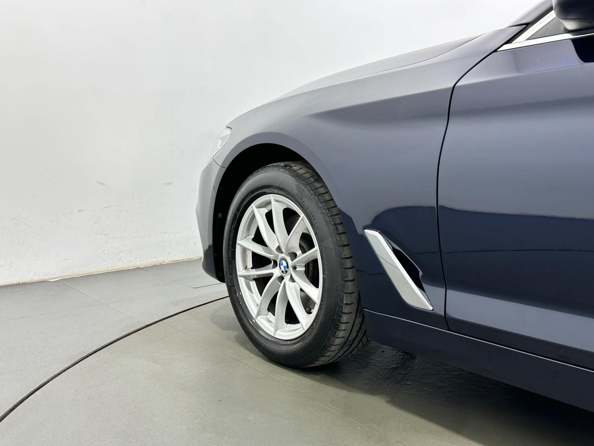 BMW 5 Series view 52