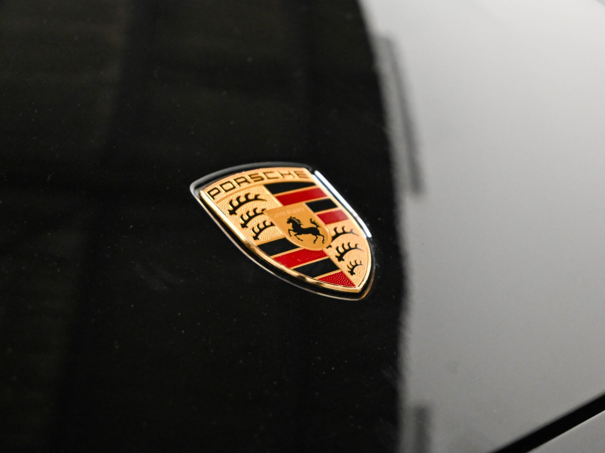 Porsche 911 view 27