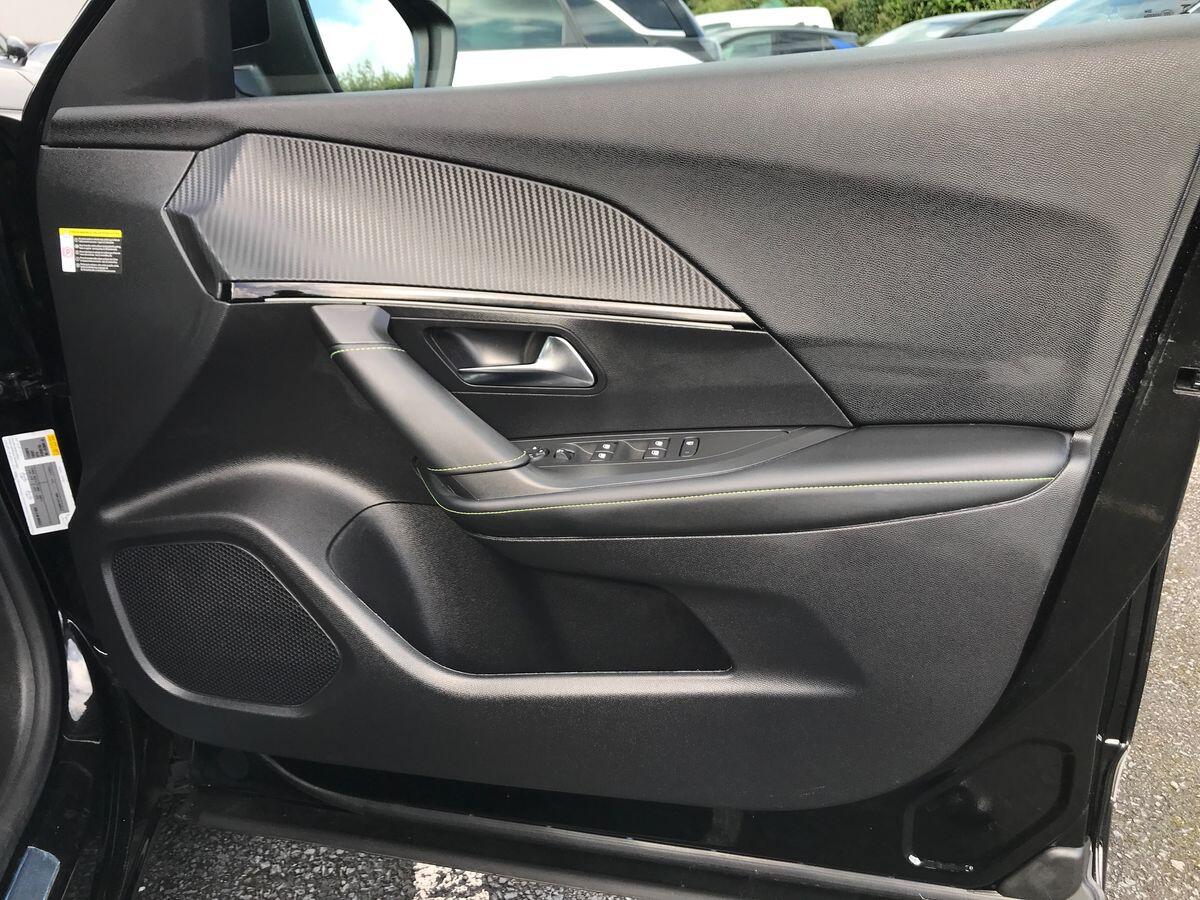 Peugeot 2008 view 16