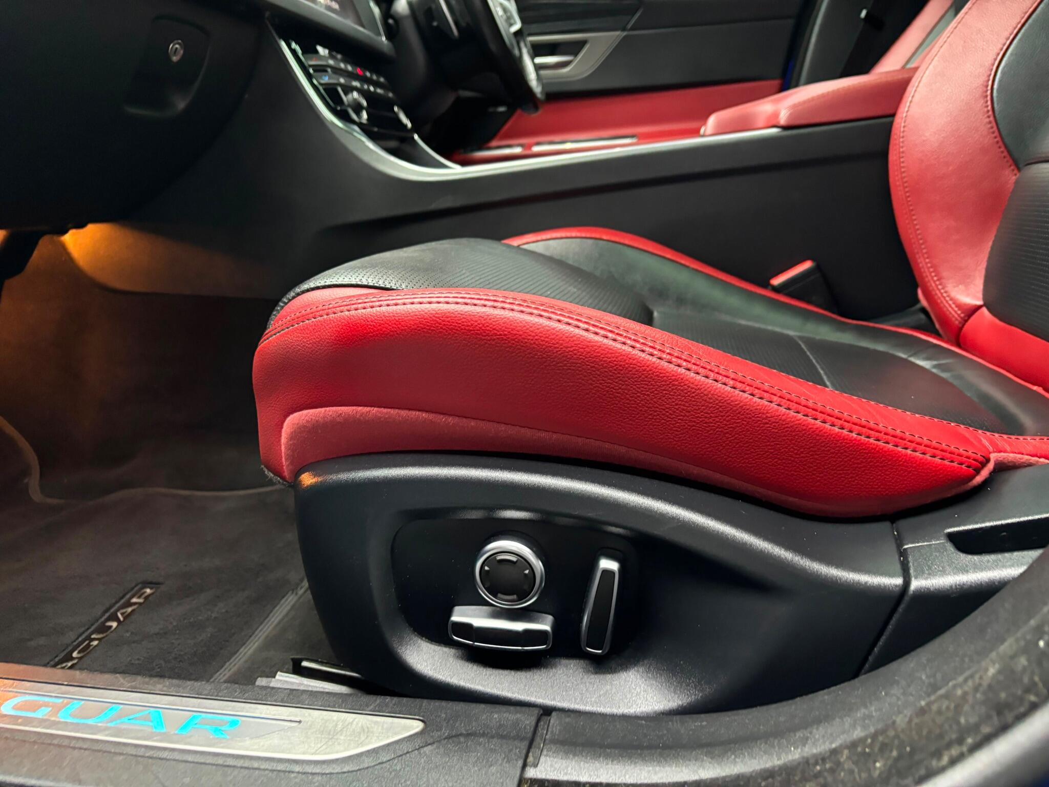 Jaguar XF view 30