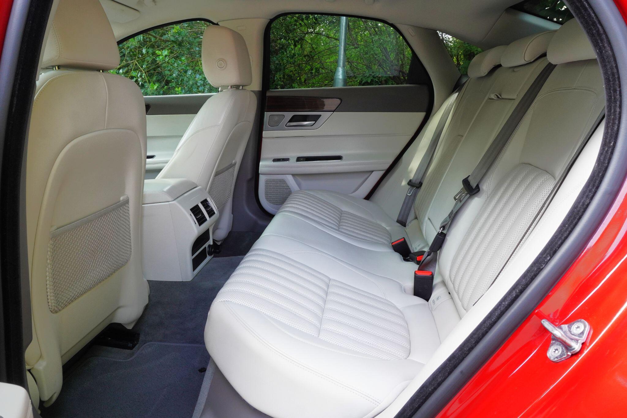 Jaguar XF view 56
