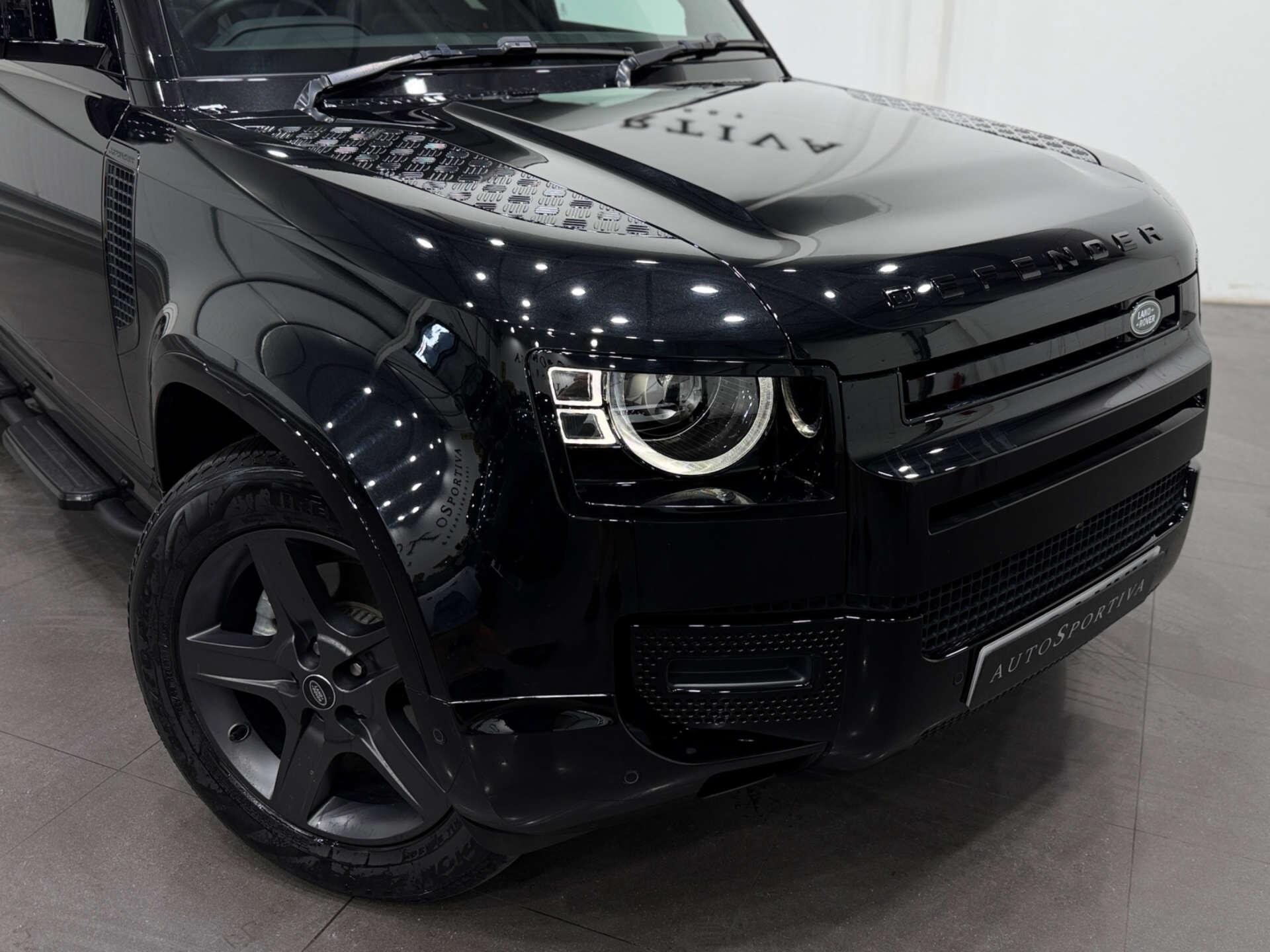 Land Rover Defender view 32