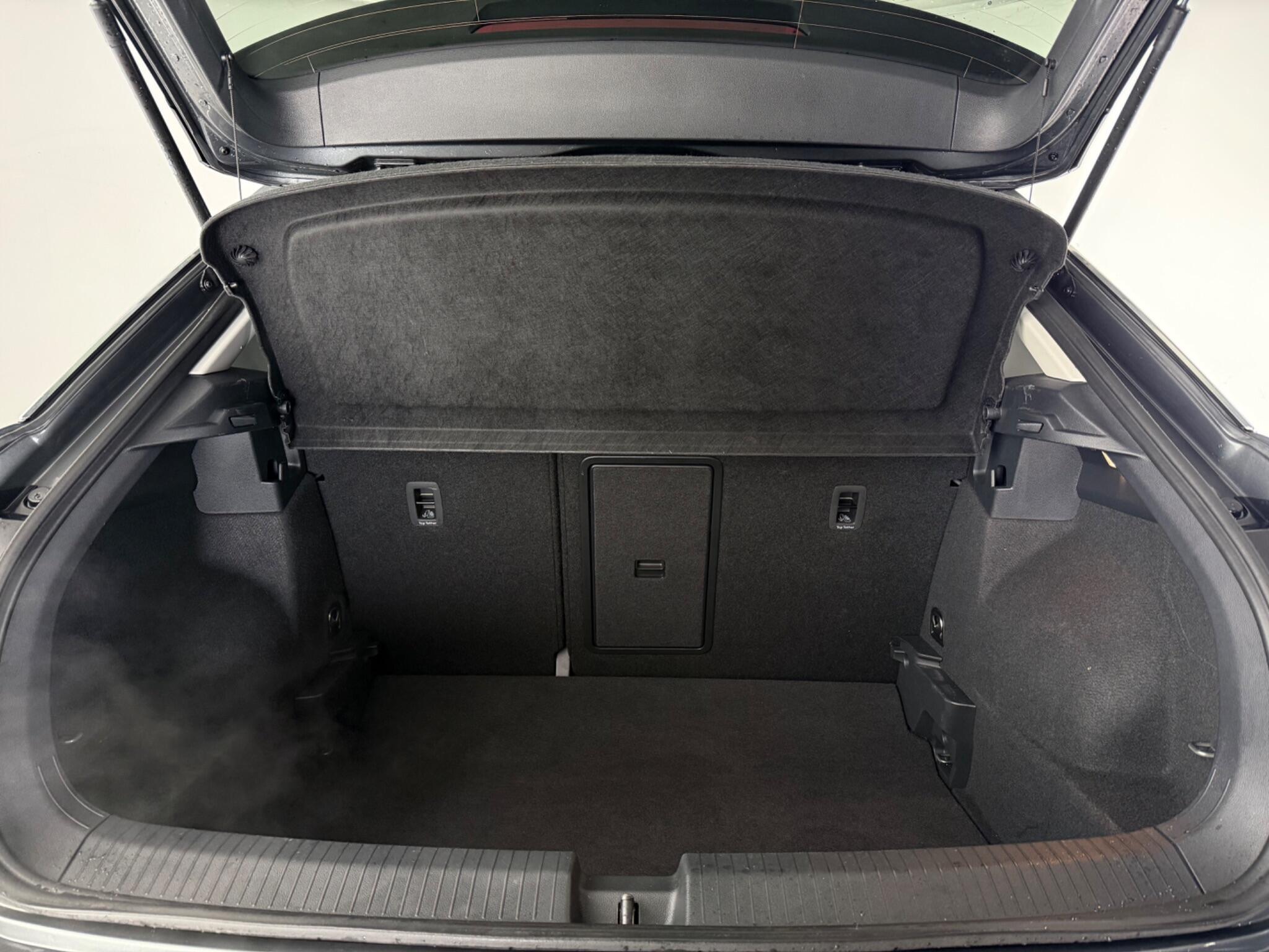 Volkswagen T-Roc view 10