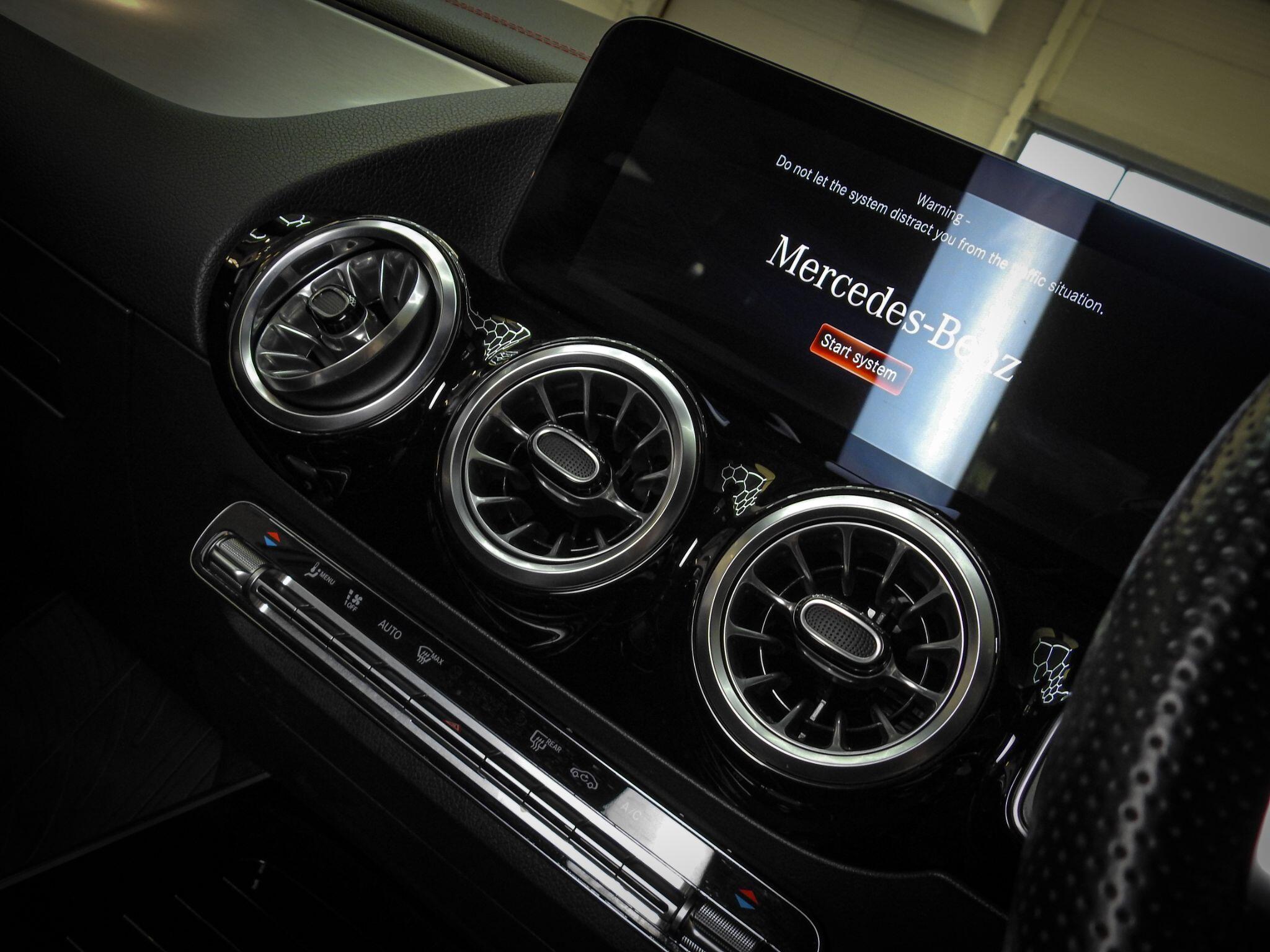 Mercedes-Benz Eqa view 32