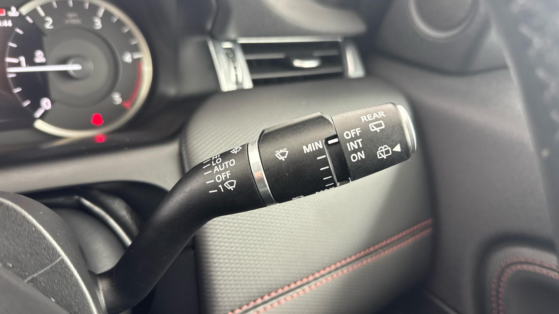 Land Rover Discovery Sport view 34
