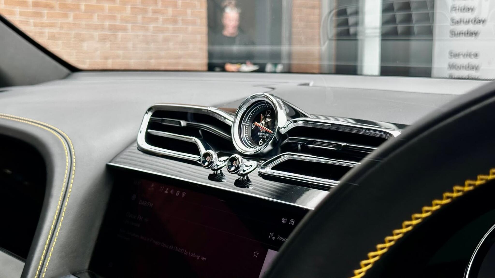 Bentley Bentayga view 61