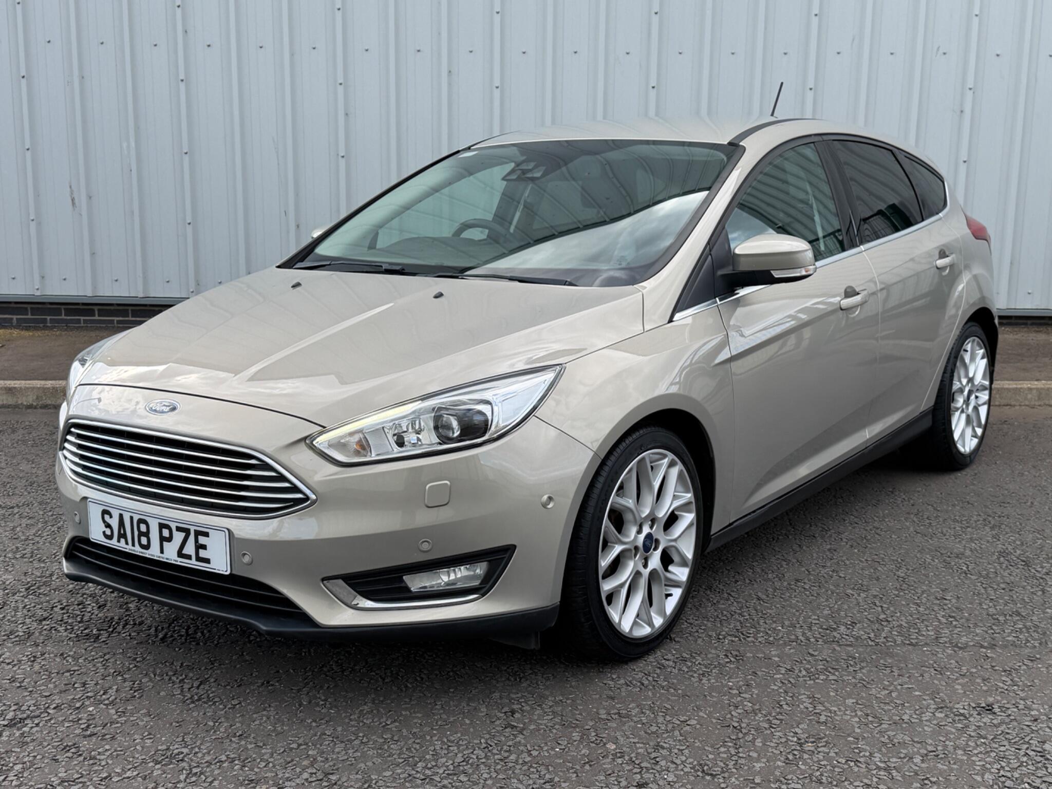Ford Focus view 16