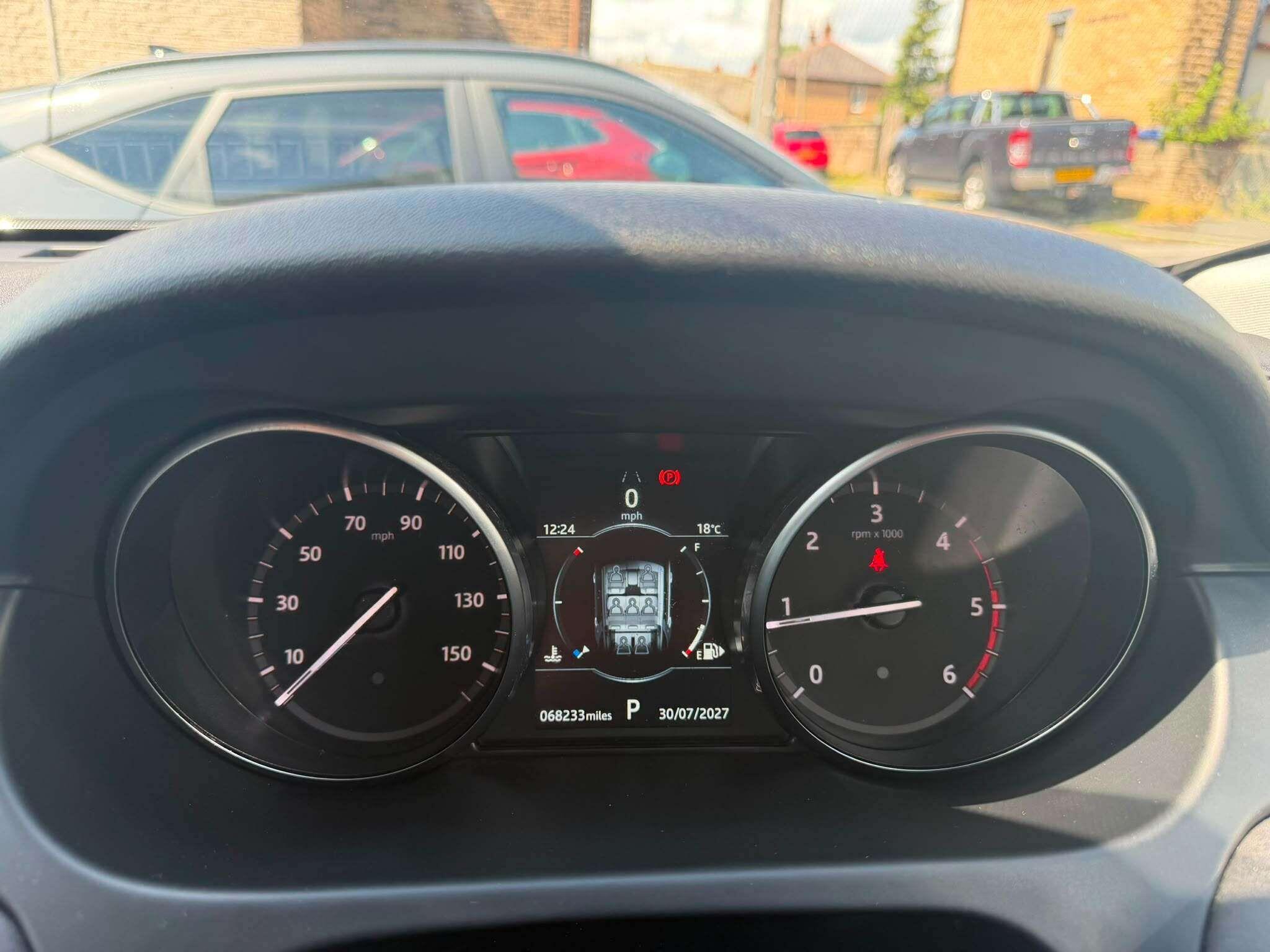 Land Rover Discovery Sport view 7