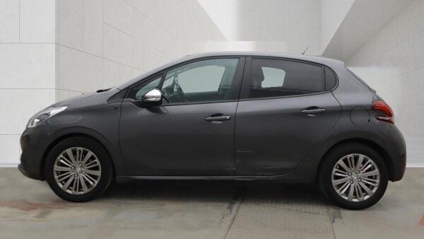 Peugeot 208 view 6
