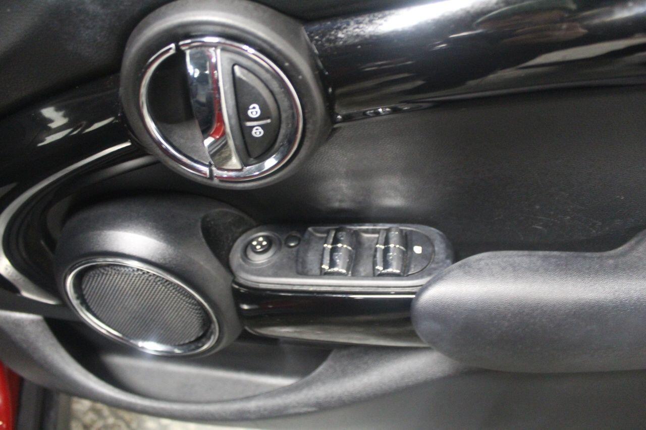 Mini Hatch view 47