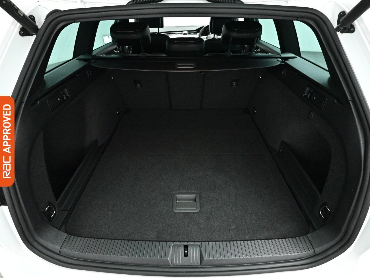 Volkswagen Passat view 13