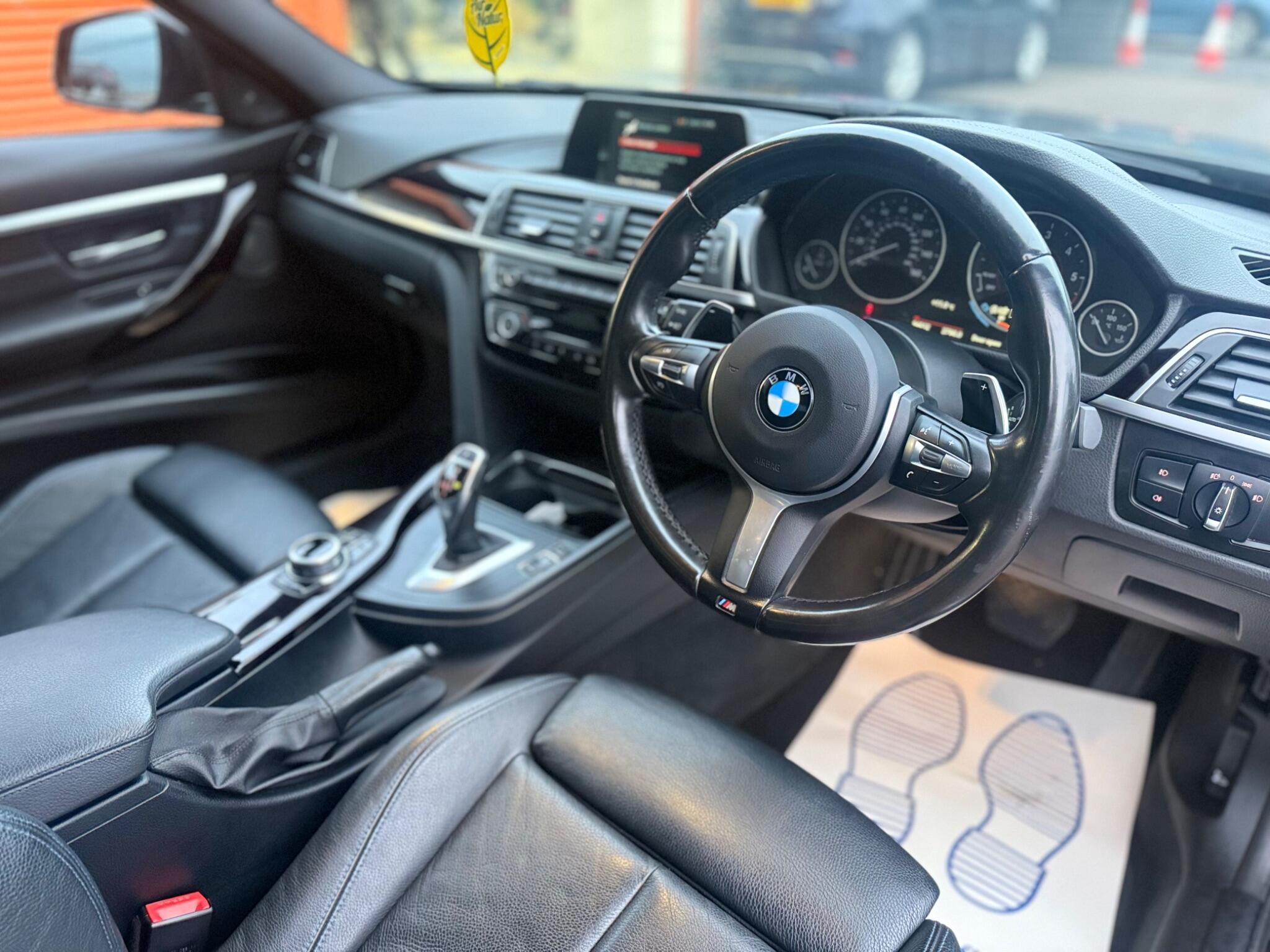 BMW 3 Series view 24