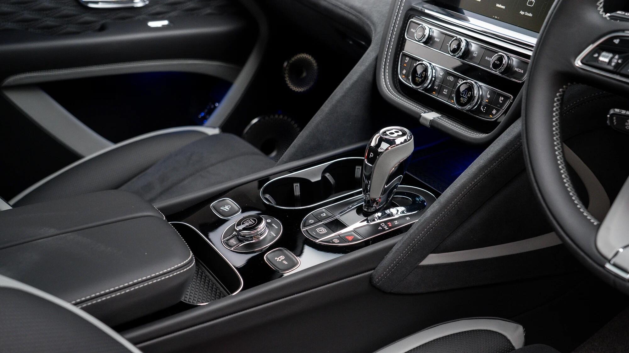 Bentley Bentayga view 7
