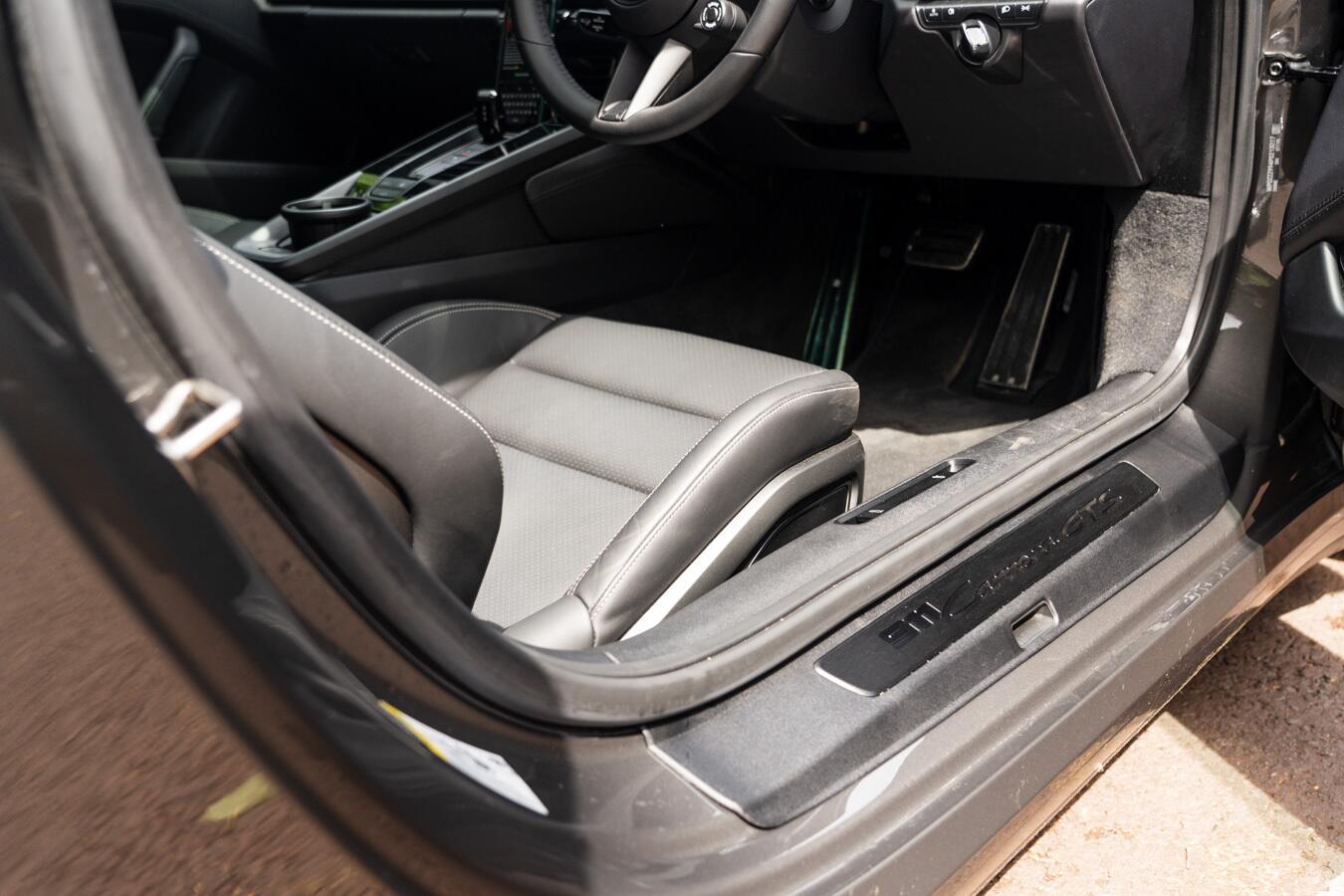 Porsche 911 view 42