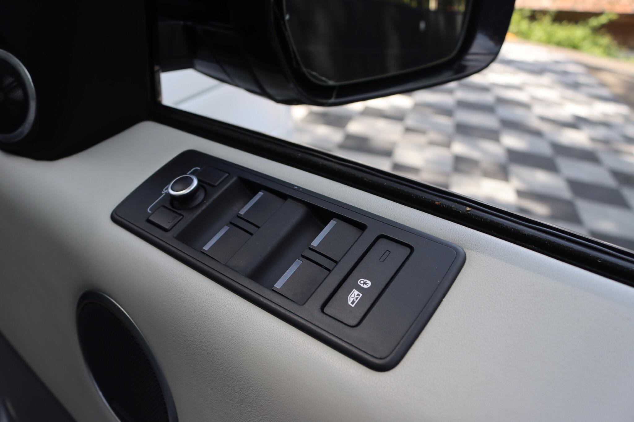 Land Rover Range Rover Sport view 40