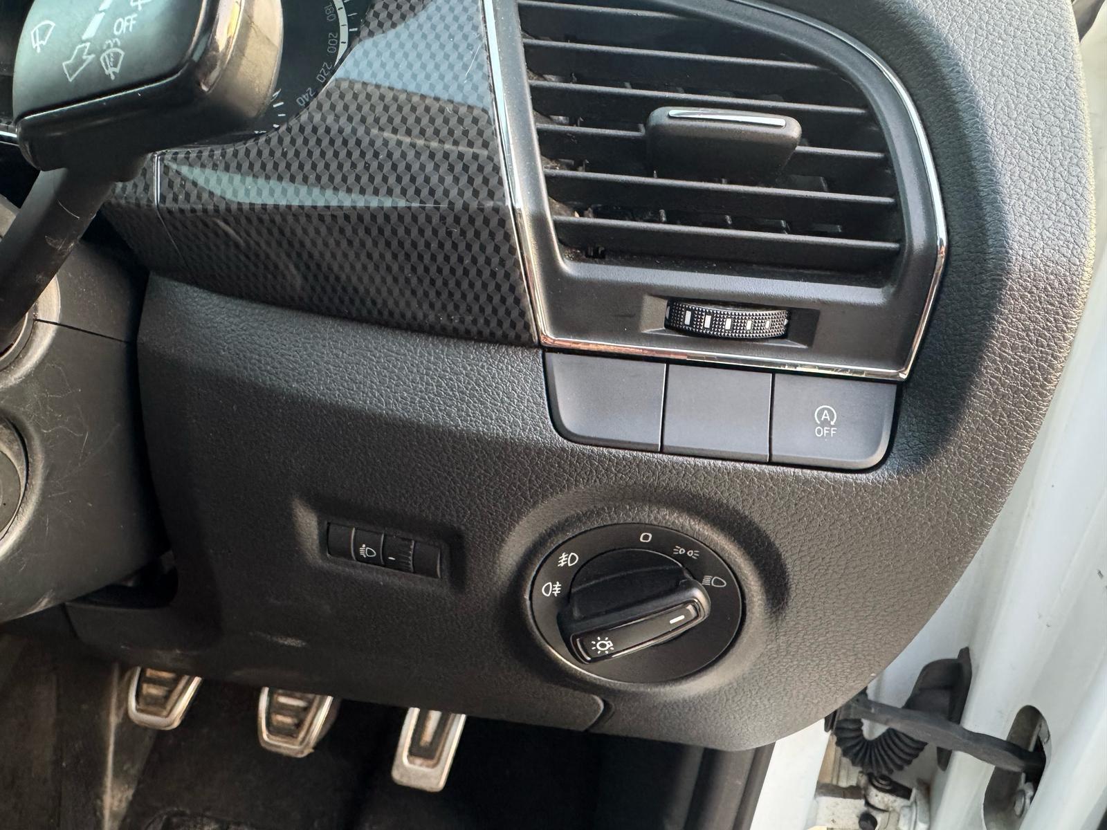 2015 Skoda Fabia image 12