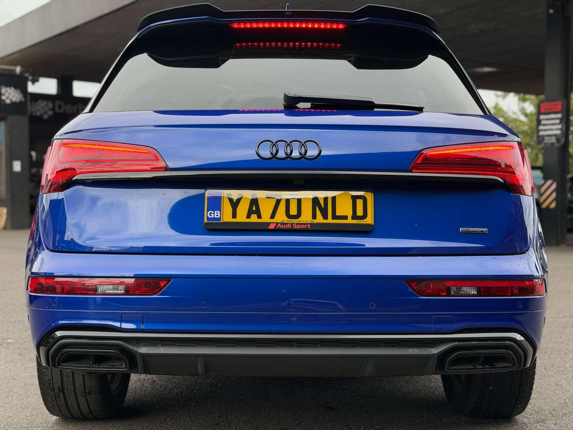 Audi Q5 view 8