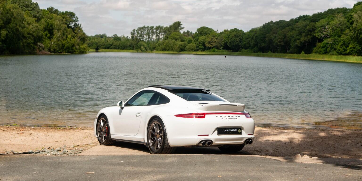 Porsche 911 view 4
