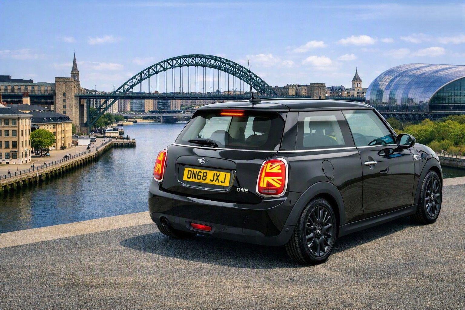 Mini Hatch view 26