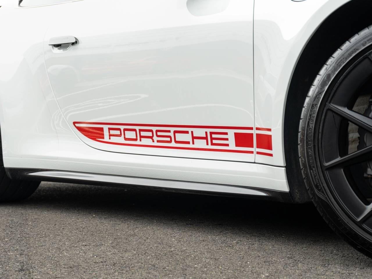 Porsche 911 view 13
