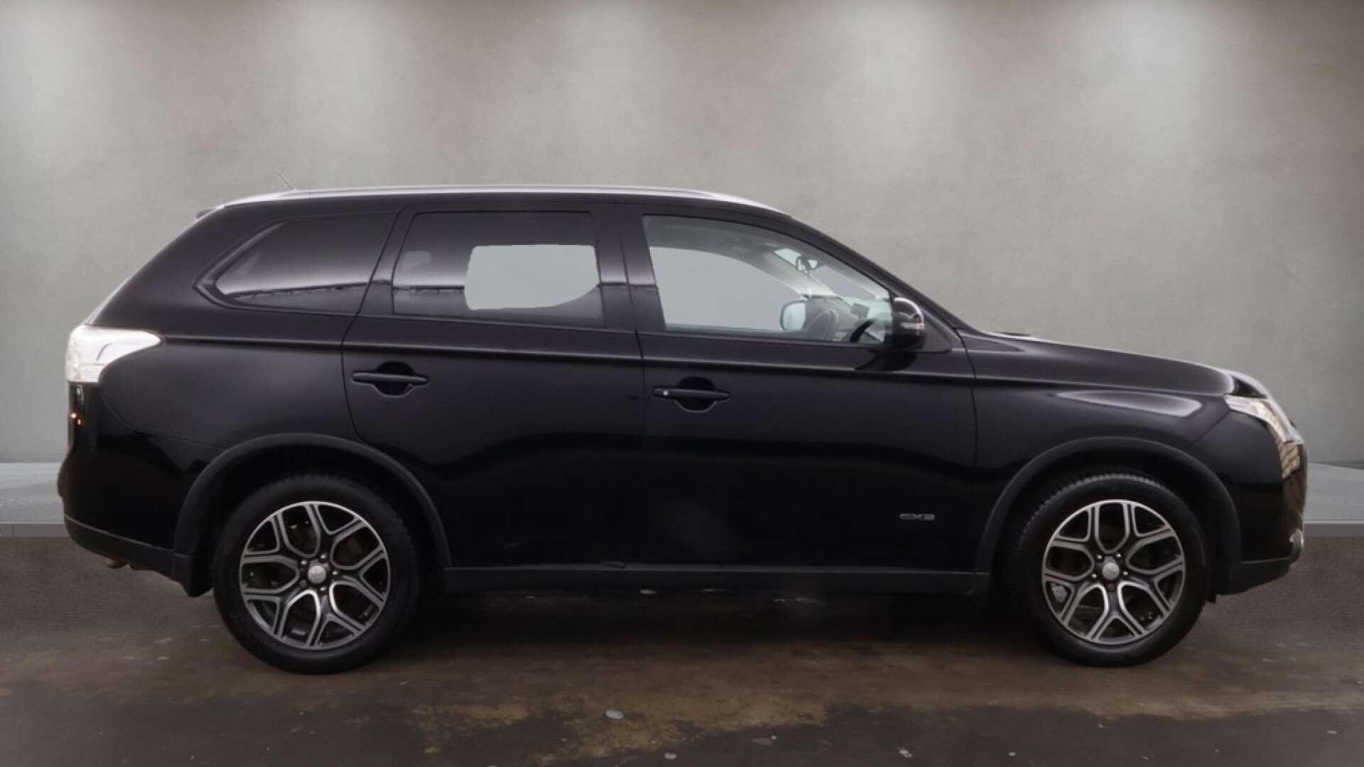 Mitsubishi Outlander view 11